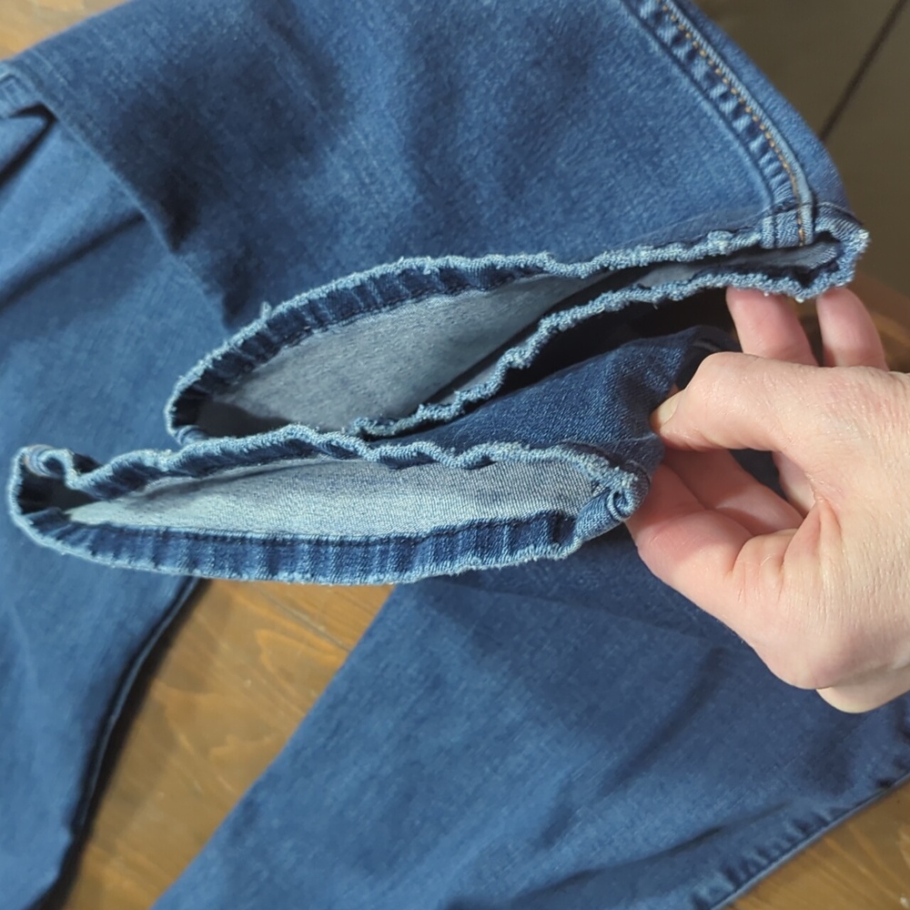 Hollister Low-Rise Boot Cut Jeans 3R - Picture 8 of 9